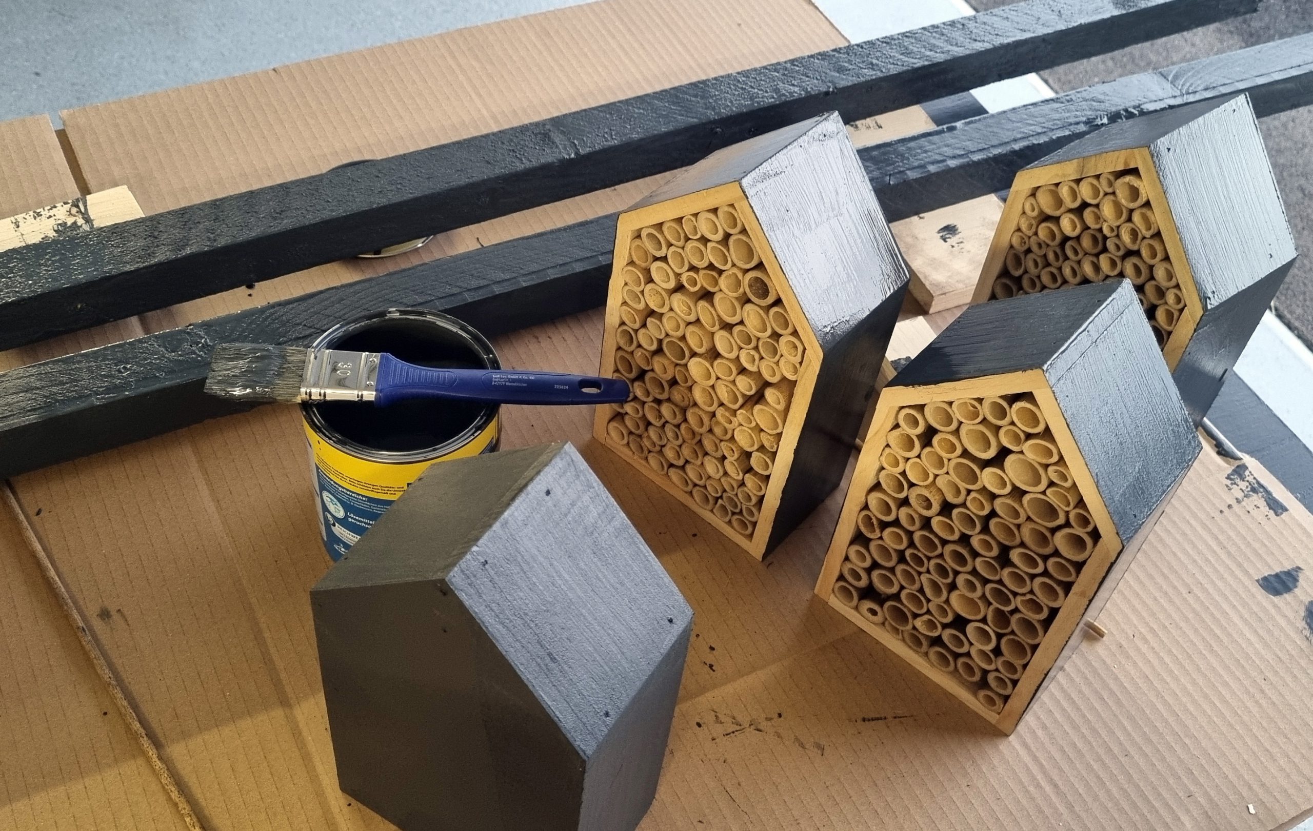 Bienenhotel mit Schutzlack